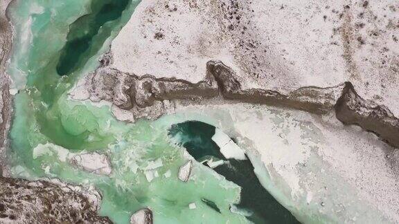 冬季楚雅河部分冻结令人惊叹的顶视图