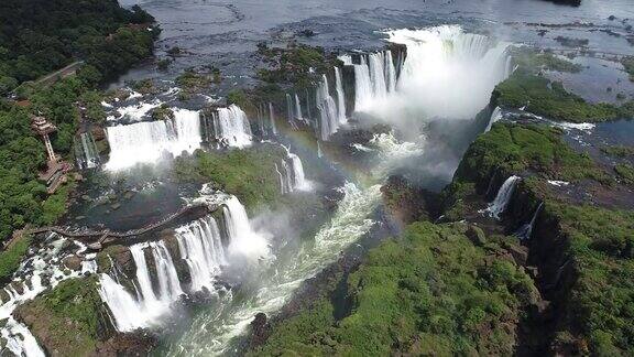 鸟瞰图的瀑布IguaçuFozdoIguaçu巴西和阿根廷的米塞内斯旅游点伟大的景观被选为世界七大奇迹之一