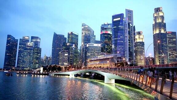 缩小新加坡城市景观日落