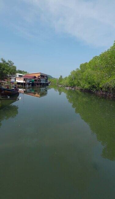 垂直视频4k飞越亚村河堤的船水河当地