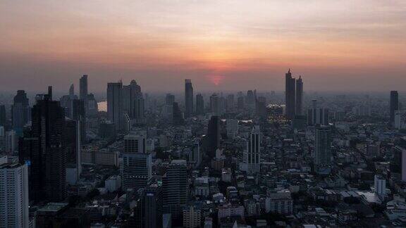 曼谷商业区的市中心和湄南河高楼大厦白天黑夜放大-时间流逝