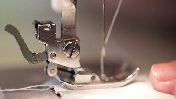 缝纫机在生产过程中的微距镜头