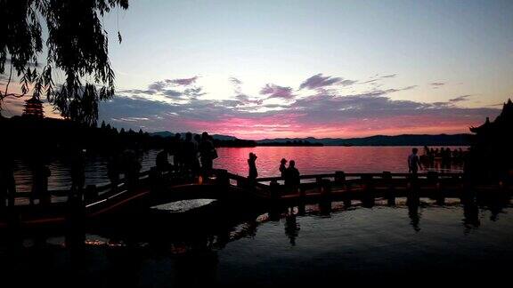 中国杭州西湖的壮观日落