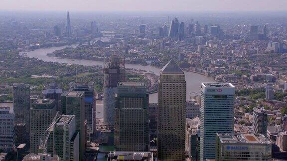 鸟瞰图金丝雀码头和伦敦市中心英国4k