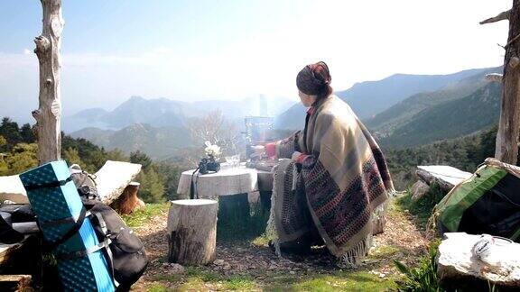 土耳其传统茶文化在山里