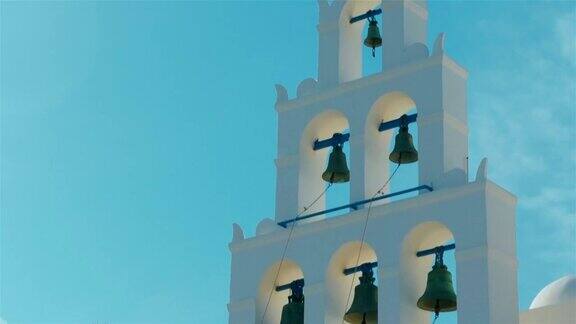 传统基克拉迪地中海教堂的钟楼细节