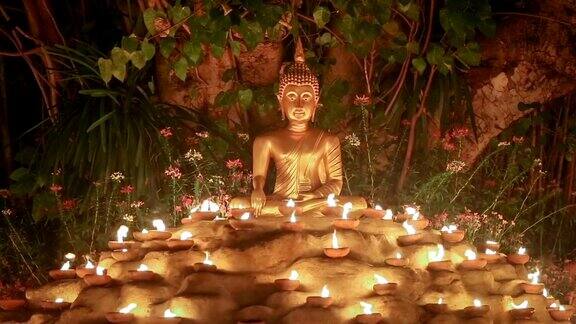 泰国清迈菩提树下佛像与蜡烛无缝循环