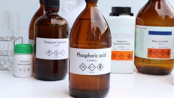 磷酸在玻璃化学实验室和工业