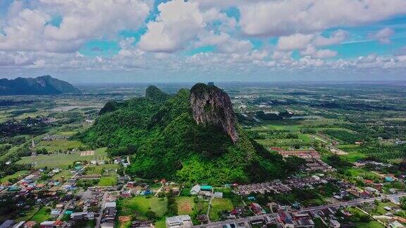 泰国法他隆的KhaoOkThaluKhuhaSawan山