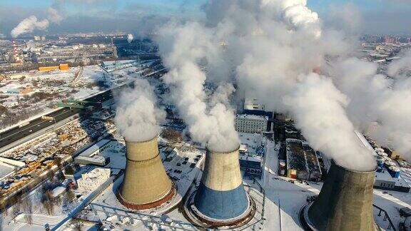 污染、污染、全球变暖工业发电厂排出的烟和蒸汽
