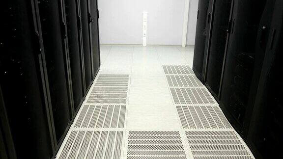 服务器机架真正的现代数据中心云计算数据中心的服务器云计算数据存储