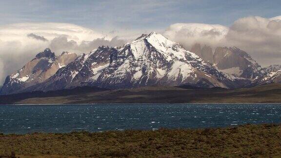 智利巴塔哥尼亚TorresdelPaine国家公园的风景