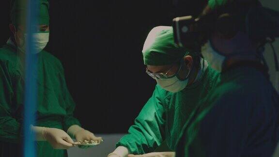 亚洲医生医疗队进行外科手术