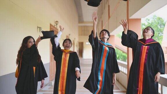 毕业生们在本科毕业典礼上表达喜悦之情