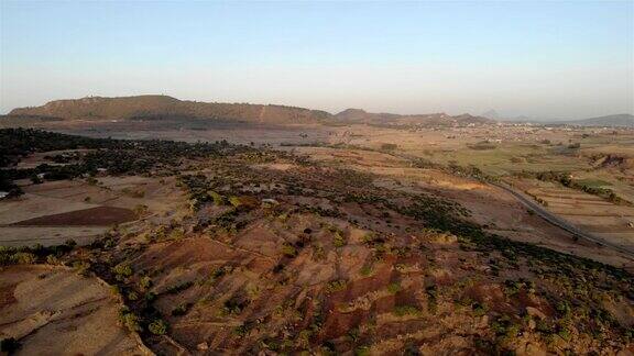 埃塞俄比亚沙漠和田野上空的航拍镜头