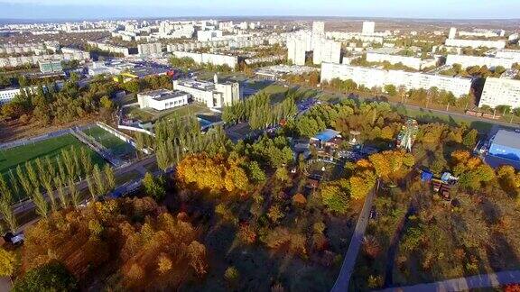 哈尔科夫住宅区和公园鸟瞰图乌克兰
