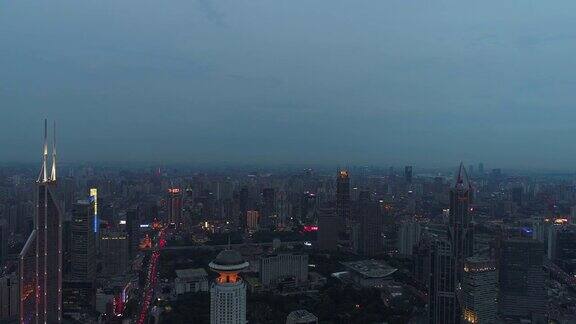 无人机拍摄:夜间上海4K鸟瞰图