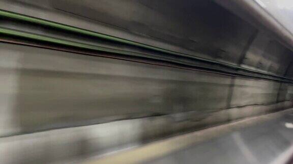 隧道里的地铁4K分辨率
