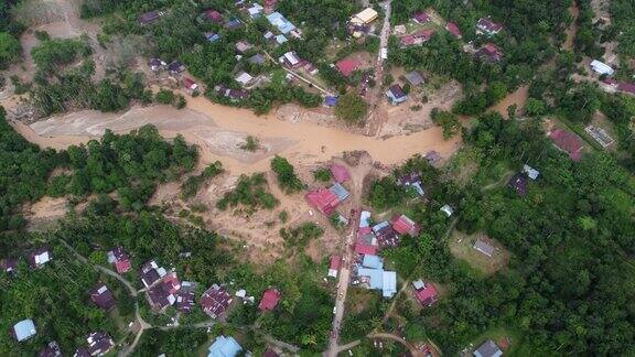 许多房屋受到山洪的影响