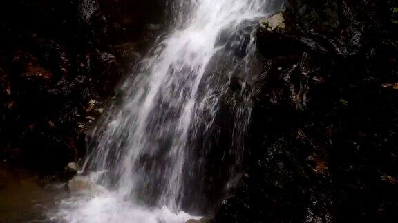 瀑布与流水声音高清