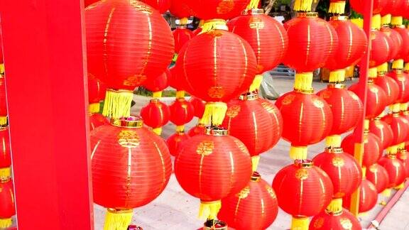 一组中国传统红灯笼