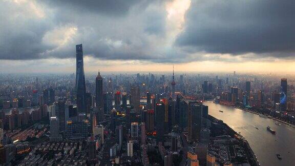 黄昏时上海城市鸟瞰图