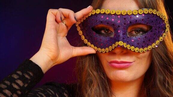 女人脸上带着狂欢面具4K