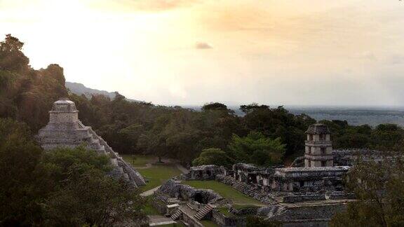 帕伦克是墨西哥著名的巴加尔国王玛雅城
