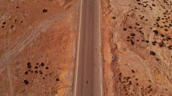 孤独的沙漠公路