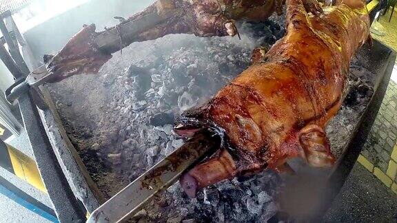 脆皮烤猪和羊肉
