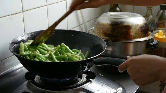 炸芸豆厨房烹饪