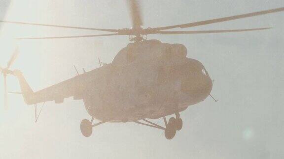 米-8直升机在空中