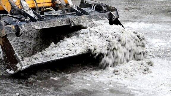 除雪机清理脏雪