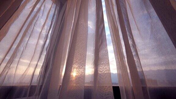 清晨的窗帘透过日光特写