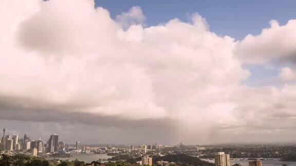随着时间的推移悉尼城市上空出现了暴风雨