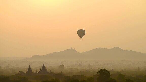 高清视频:缅甸蒲甘热气球上宝塔景观与日出