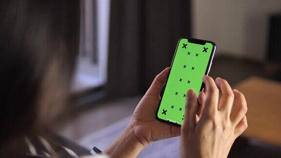 绿色屏幕的智能手机