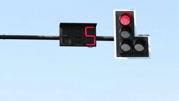 交通灯由红转绿