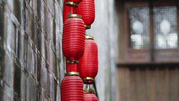 中国成都墙上挂着红灯笼