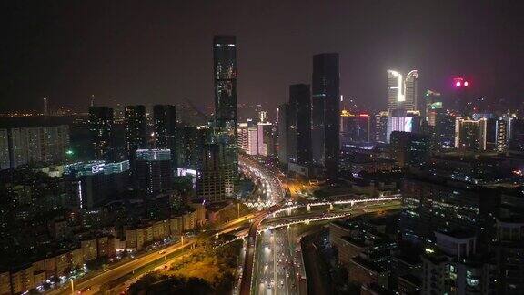 夜间照明飞行在深圳市区交通街道空中全景4k中国