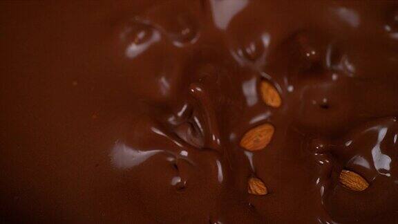 牛奶巧克力里的杏仁4K慢镜头