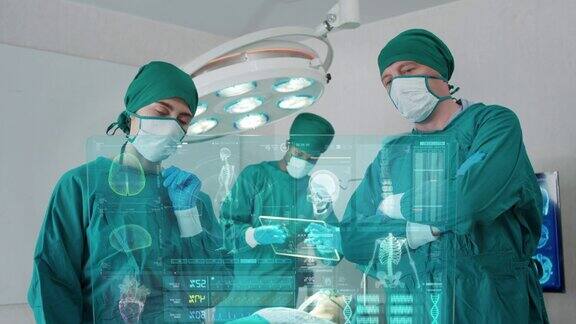 外科医生团队采用全息图现代虚拟屏幕在手术室进行手术AR增强现实技术在医院医疗保健