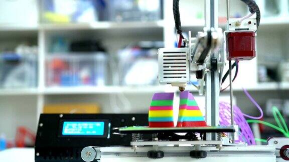 3D打印机上的塑料丝打印
