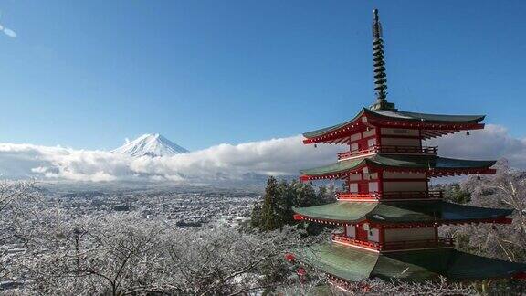 日本富士吉田冬季富士山红塔