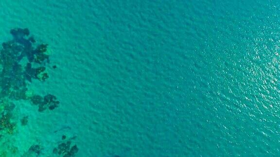 塞浦路斯圣地帕鸟瞰图蓝泻湖美丽的风景和海浪