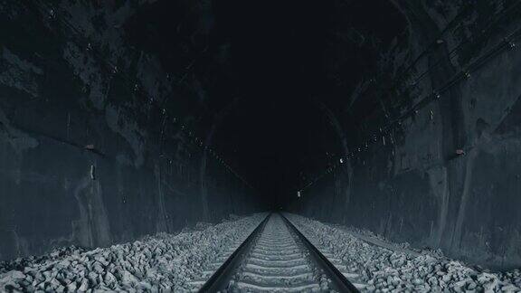铁路的尽头是黑暗的隧道隧道的尽头是没有光明的绝望的象征