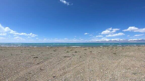 中国的高海拔湖泊和雪山景观