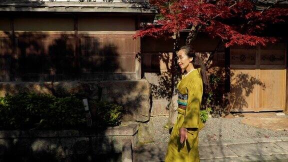 优雅的日本女人在日本京都