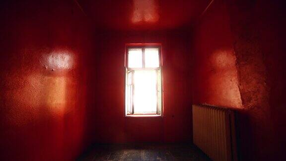 废弃的房子有窗户的红色旧房间
