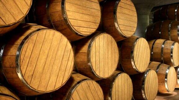 存放葡萄酒、威士忌或其他酒精的木桶仓库木制的大桶排成几排循环动画